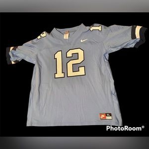 Nike Vintage North Carolina football jersey. Men’s XL. 100% nylon.